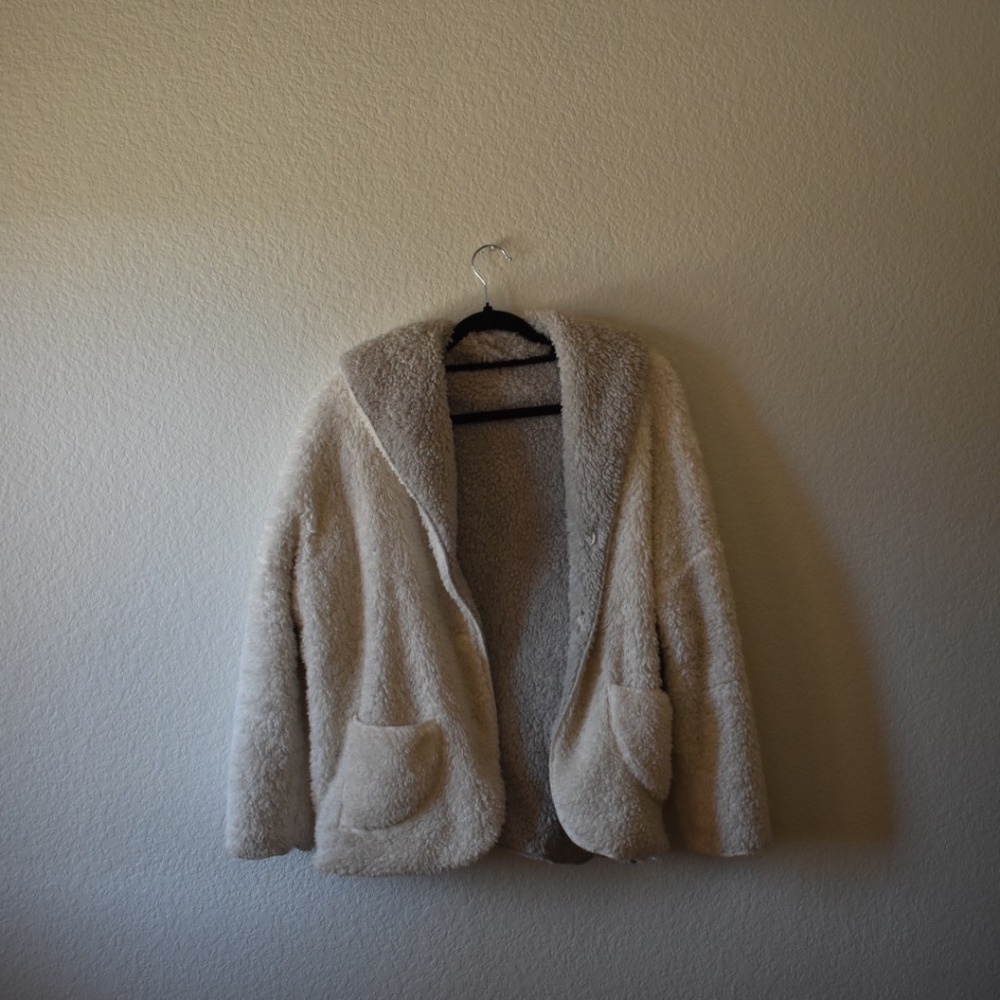 Women’s Sherpa Reversible Button Up Coat, size small